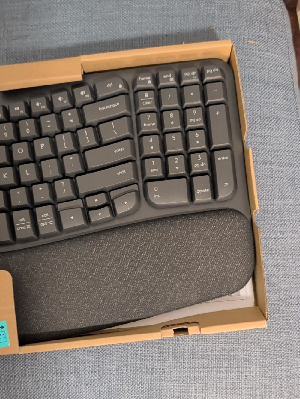 Logitech Wave Keys Ergonomic Keyboard - Gray - Picture 6 of 6